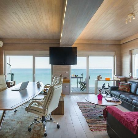 Designer'S Apartment Peraía Екстериор снимка